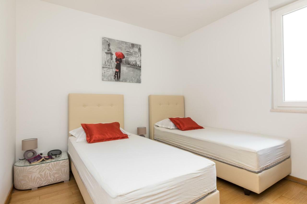 Apartment Marcela With Private Parking Split Kültér fotó
